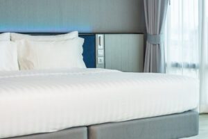 beautiful-luxury-comfortable-white-pillow-blanket-decoration-interior-bedroom (1)